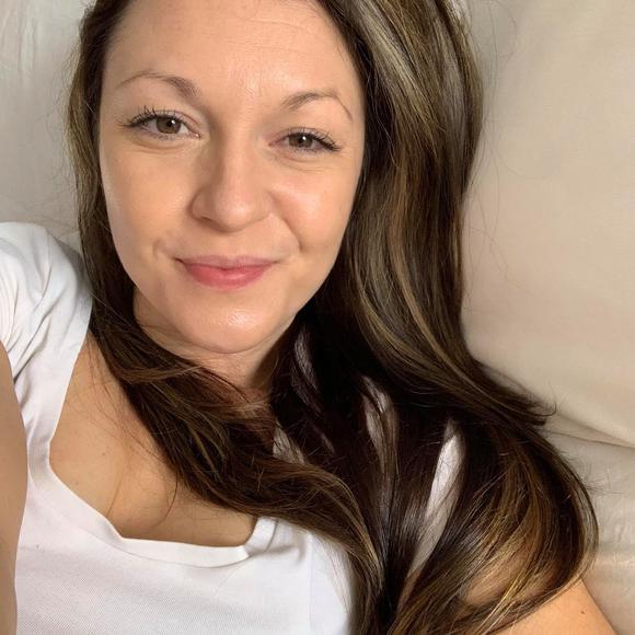 Profile Picture of Annie Gribble (@annerz421) on Poshmark