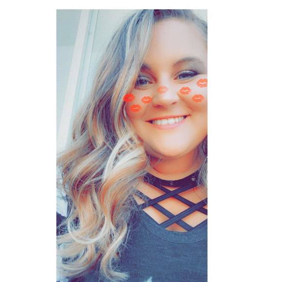 Profile Picture of Sarah Silvas (@sarah_silvas) on Poshmark