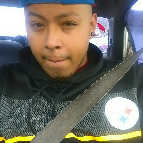 Profile Picture of Daniel Montanez (@daniiboy) on Poshmark