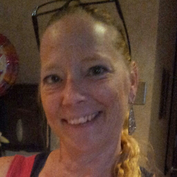 Profile Picture of Shelly Peterson (@shelly1005) on Poshmark