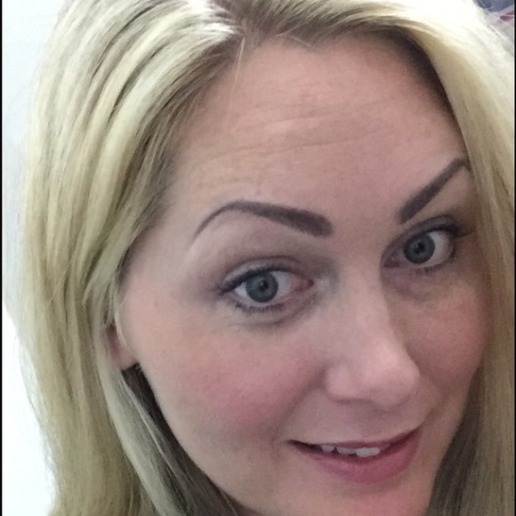 Profile Picture of Larissa Wright (@rissyruna) on Poshmark
