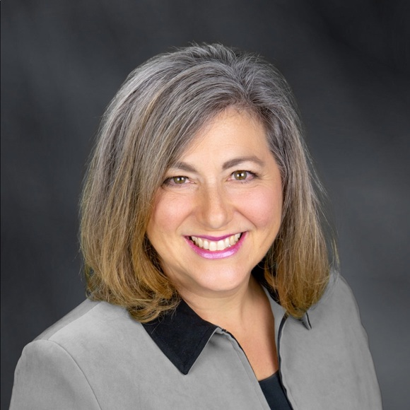 Profile Picture of Shari Gillette (@sharigillette) on Poshmark