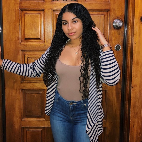 Profile Picture of Angela Castro (@angela_castroo) on Poshmark