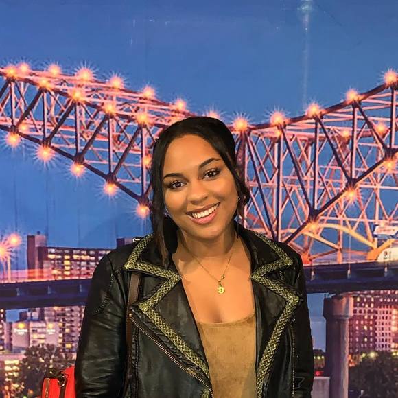 Profile Picture of Jena Thomas (@jthoma43) on Poshmark