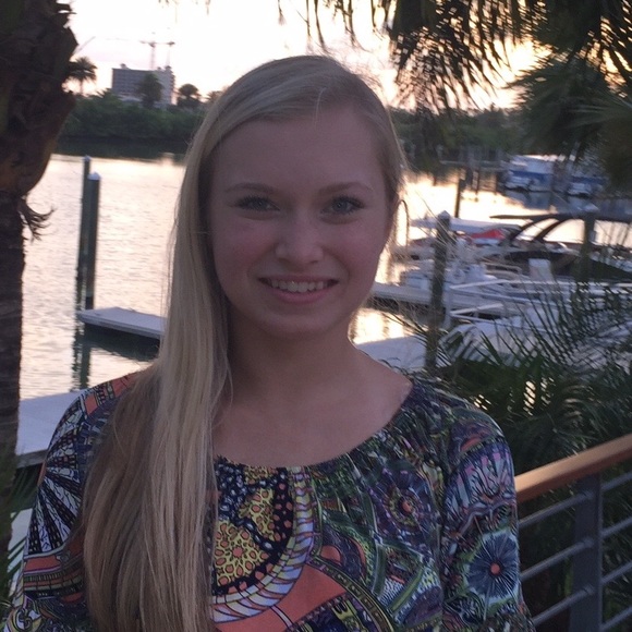 Profile Picture of Erika Rodenbeck (@trixietrue12) on Poshmark