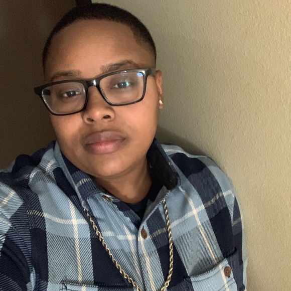 Profile Picture of Angeleah Burks (@kali35) on Poshmark