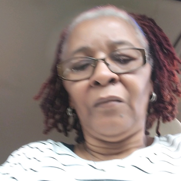 Profile Picture of Mary Peddie (@miggie67) on Poshmark