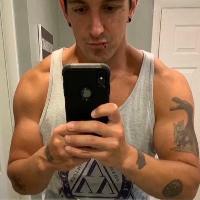 Profile Picture of Matt Monroe (@_mattmonroe) on Twitter