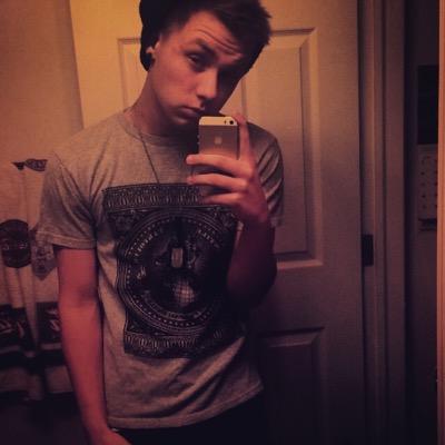 Profile Picture of Brett (@brett_hume) on Twitter