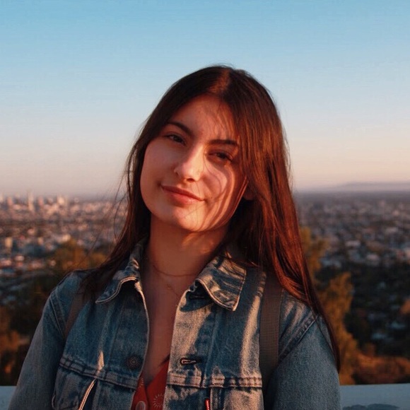 Profile Picture of Louise Schiele (@louiseschiele) on Poshmark