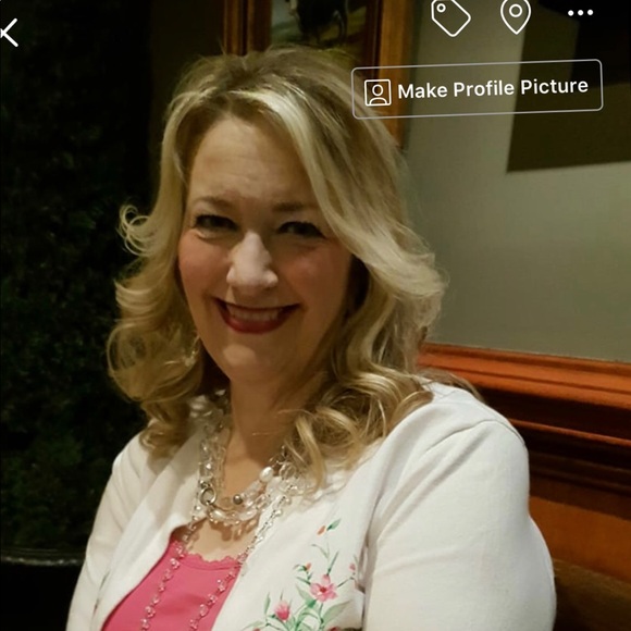 Profile Picture of Liz Varnedoe (@varnemae) on Poshmark