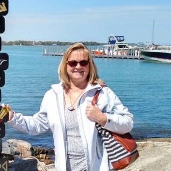 Profile Picture of Lorene Griffith denton (@lorenedenton) on Poshmark