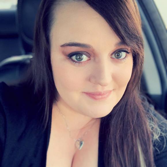 Profile Picture of Samantha Schwier (@gorgeouspunk69) on Poshmark