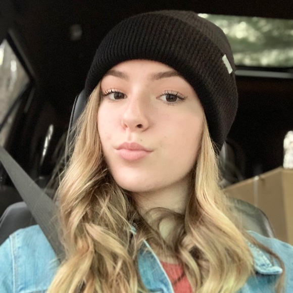 Profile Picture of Carli Tackett (@carlitackett) on Poshmark