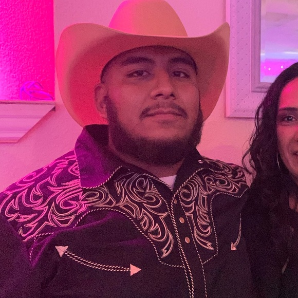 Profile Picture of Ricardo Zamarron (@rickyz222) on Poshmark