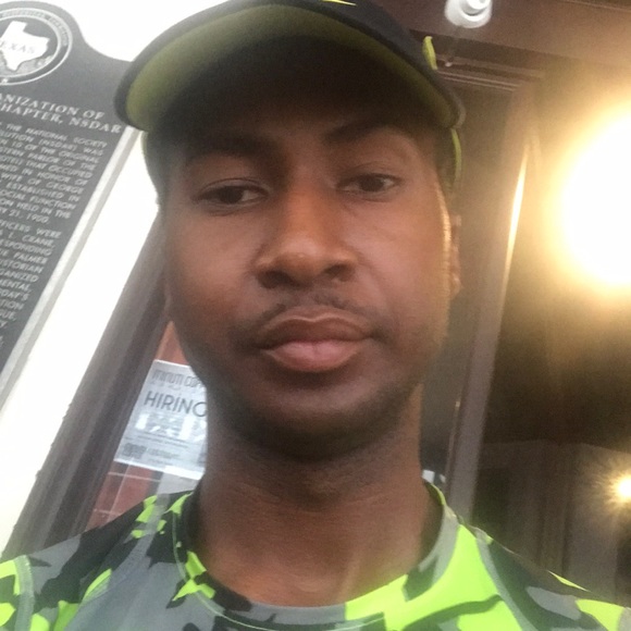 Profile Picture of Aquawn Dightman (@aquawndightman) on Poshmark