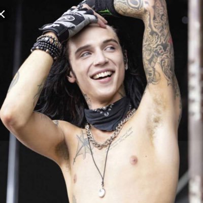 Profile Picture of #letgofiym // Andy & Ashley Lomls (@minder_bvbarmy) on Twitter