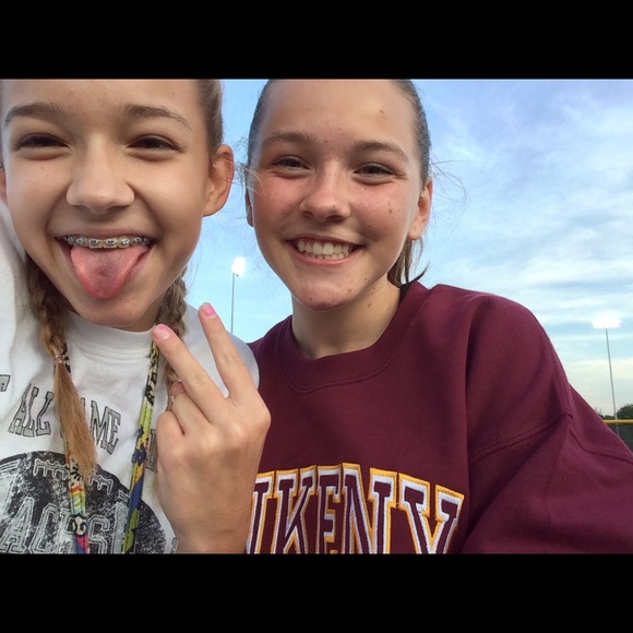 Profile Picture of Shania Twedt (@shaniatwedt) on Poshmark