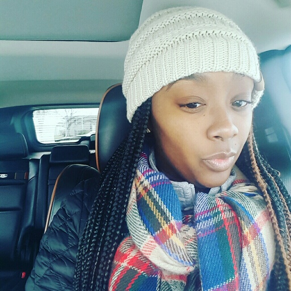 Profile Picture of Simone Vaughn (@simonevaughn09) on Poshmark