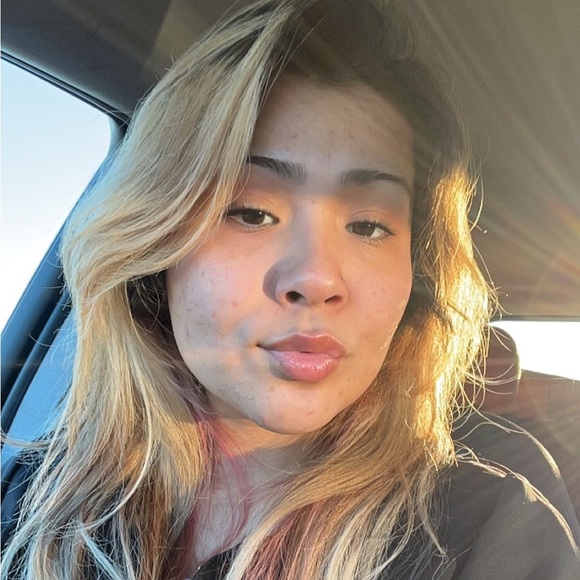 Profile Picture of Savannah Shaede (@savannahshaede) on Poshmark