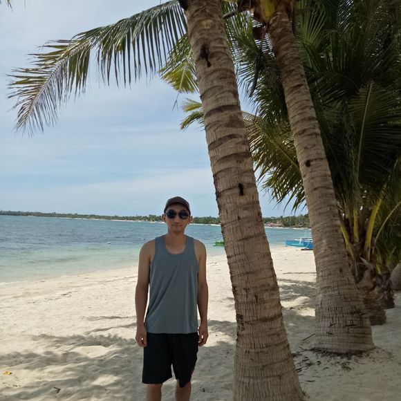 Profile Picture of Yun Li (@bakerule22) on Poshmark