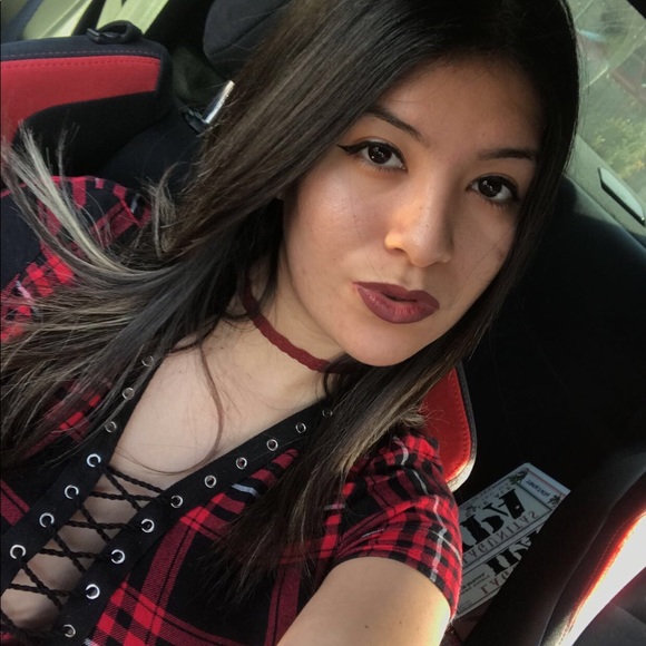 Profile Picture of April Mendoza (@emphasy) on Poshmark