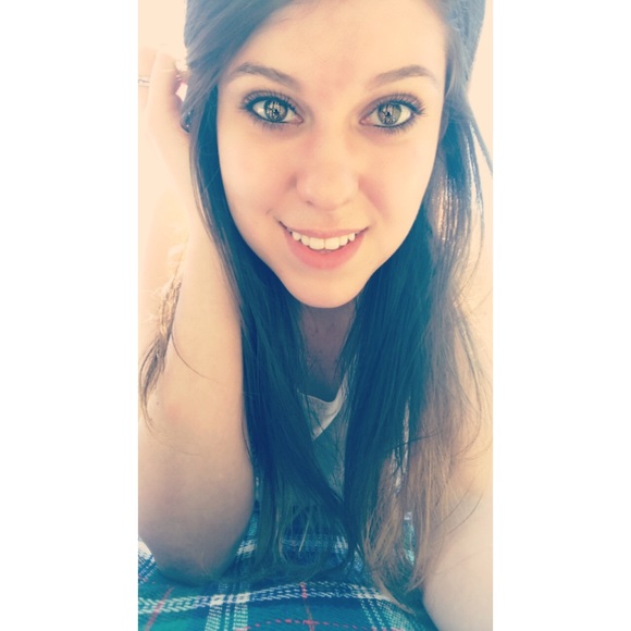 Profile Picture of Angelica Sudyka (@adziunia) on Poshmark