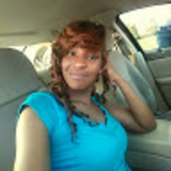 Profile Picture of Starlena King (@starlenak25) on Poshmark