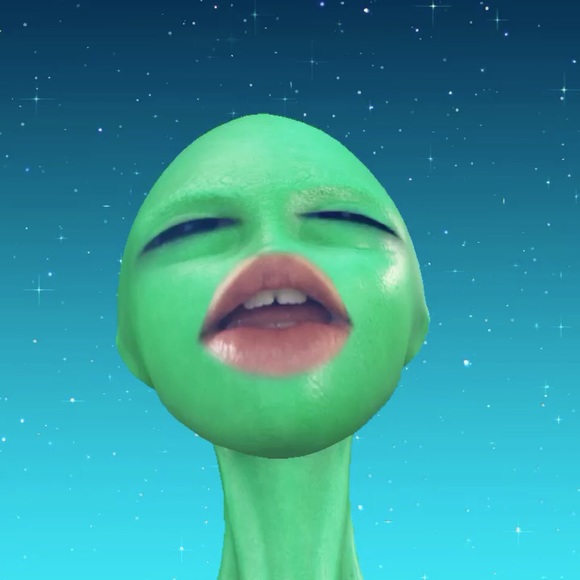 Profile Picture of Ava Serrano (@avaserrano867) on Poshmark