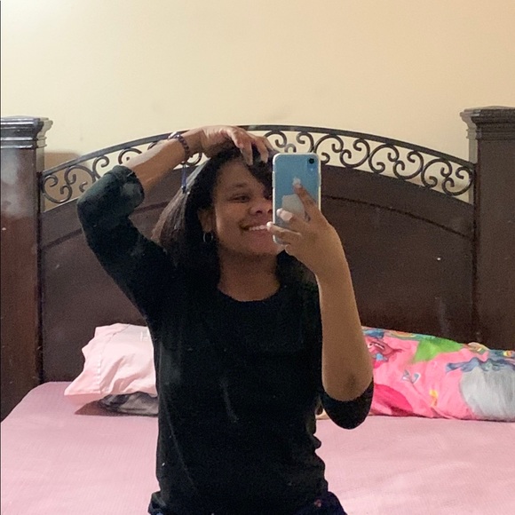 Profile Picture of Daniela Carvajal (@danielacarva728) on Poshmark