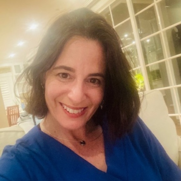 Profile Picture of Veronica Magnotta (@vmagnotta) on Poshmark