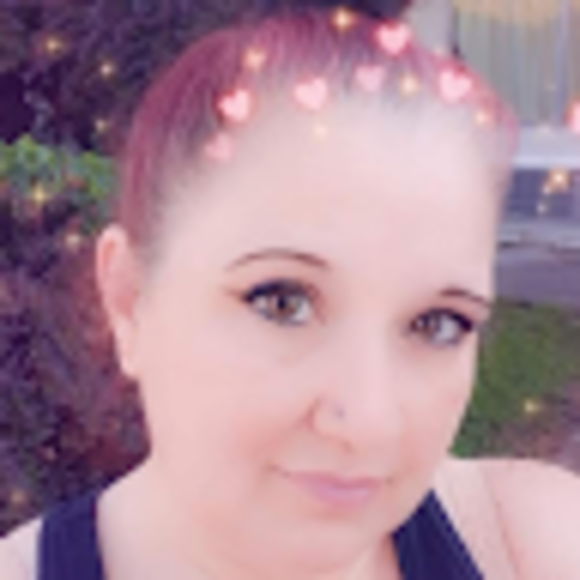 Profile Picture of Michelle Pyle (@imtheevilqwene) on Poshmark