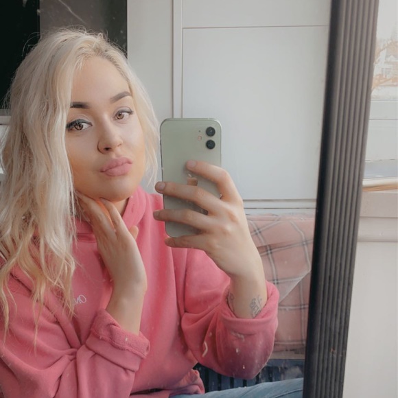 Profile Picture of Nadia Wilson (@nadiawilsonx21) on Poshmark