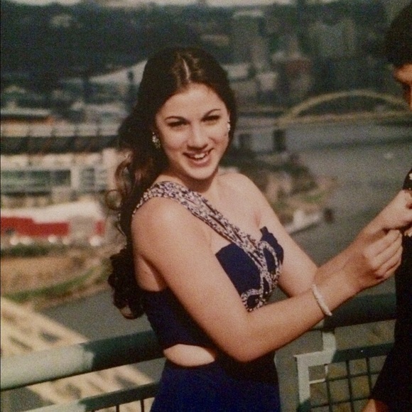 Profile Picture of Alina Fencik (@alina_fencik) on Poshmark