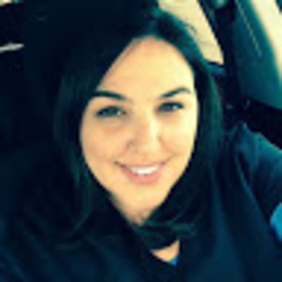 Profile Picture of Lora Pena (@llpena2000) on Poshmark