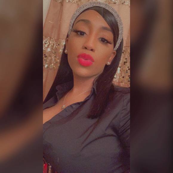 Profile Picture of Darrie Coleman (@darriedeshaye) on Poshmark