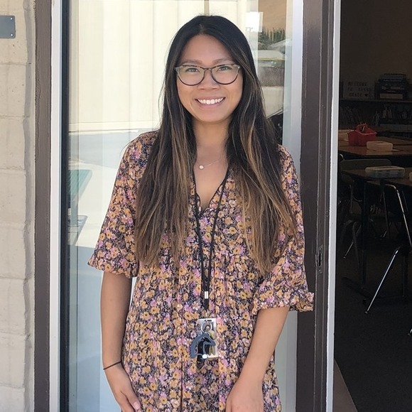 Profile Picture of Jen Yee (@heyyits_jenn) on Poshmark