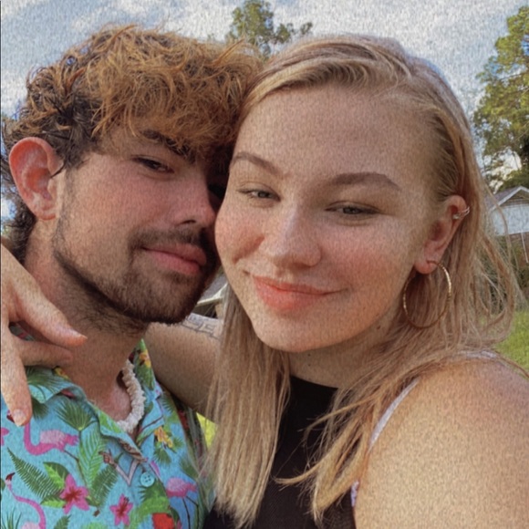 Profile Picture of Taylor Drozdowski (@tayduhbrat) on Poshmark