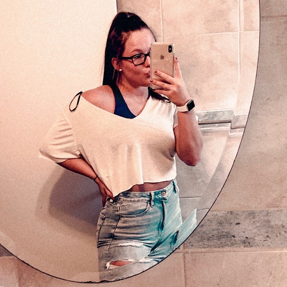 Profile Picture of Delaney Manning (@delaneumanning) on Poshmark