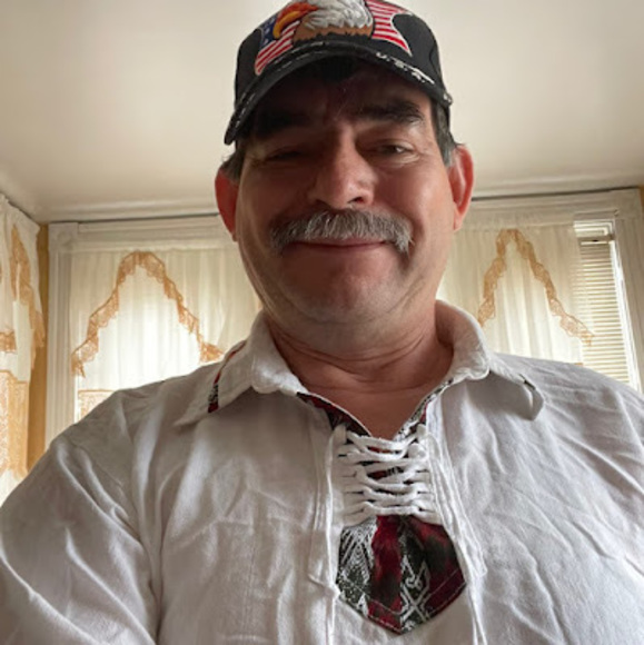 Profile Picture of Cesar Pazos rodas (@cesarpazosrodas) on Poshmark