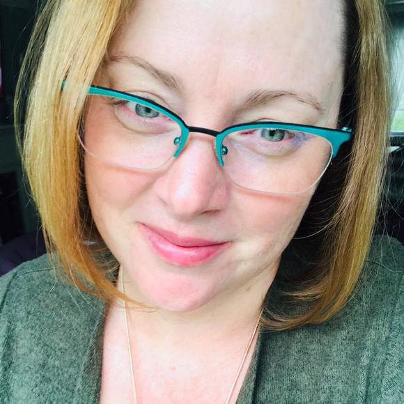 Profile Picture of Christine Graves (@christinewoo748) on Poshmark