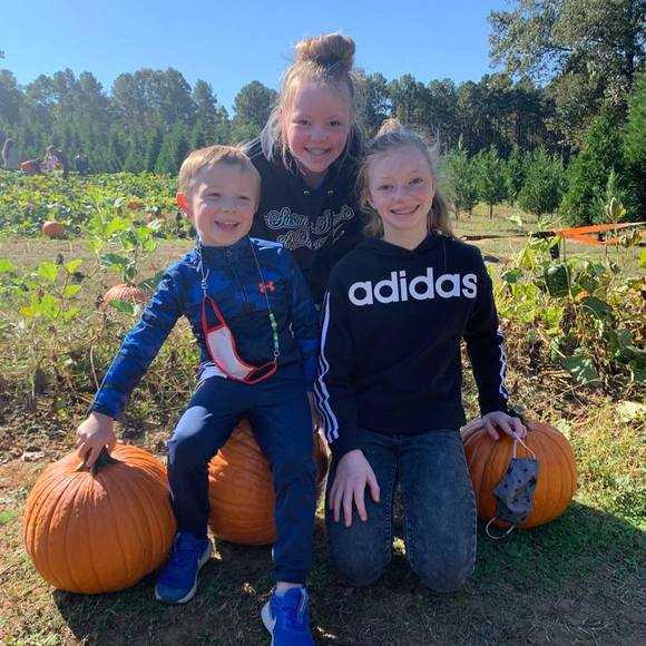 Profile Picture of Randi Walters webb (@randigalewebb) on Poshmark