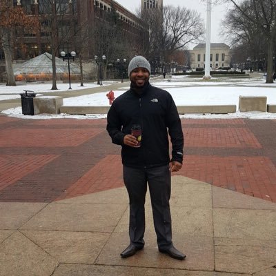 Profile Picture of Robert Simmons (@Rsimmons_61) on Twitter