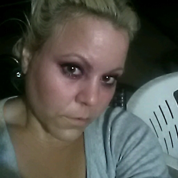 Profile Picture of Melanie Kirgiss (@melallen77) on Poshmark