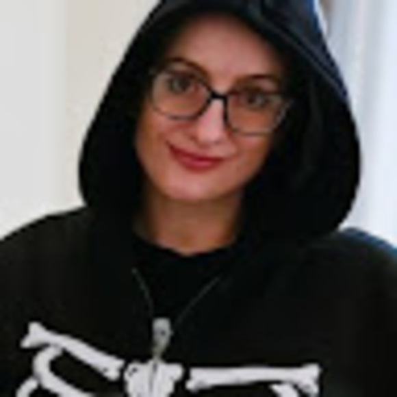 Profile Picture of Allison Sawchuk (@allisonsawchuk) on Poshmark