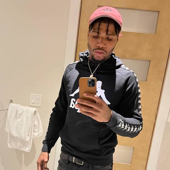 Profile Picture of Seffy Seff (@yusufdavis2120) on Poshmark