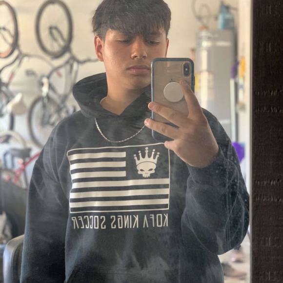 Profile Picture of Andy Pallanes (@andy_gael10) on Poshmark