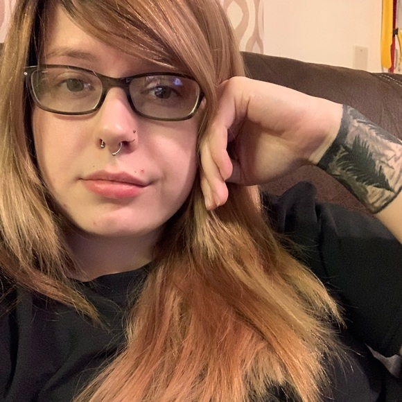 Profile Picture of Alexandria Harter (@alexandriaharte) on Poshmark