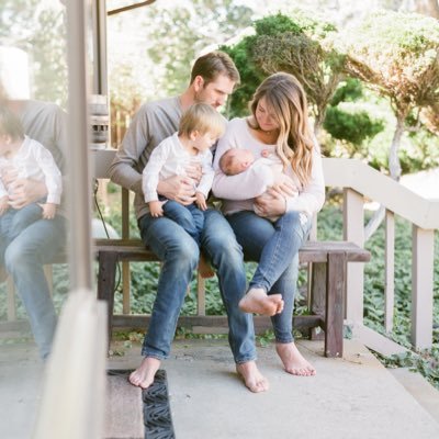 Profile Picture of Mandy Schuster (@mandydoulaphoto) on Twitter