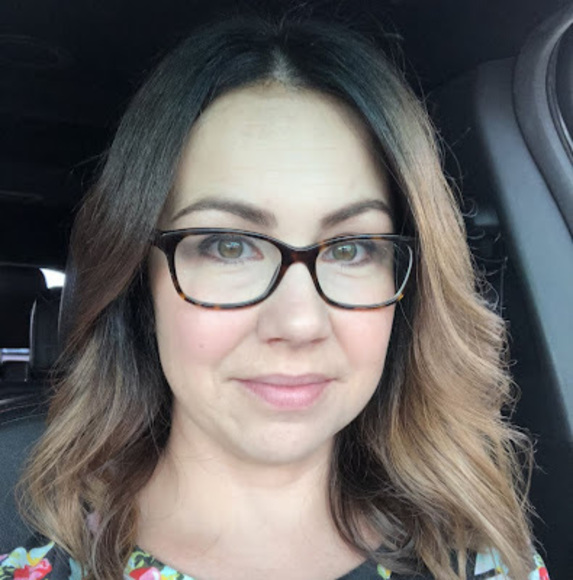 Profile Picture of Stephanie Philyaw (@stephp187) on Poshmark